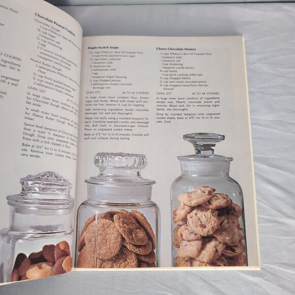 Pillsbury's Bake-Off Cookie Book Prize Winning Favorites Cookbook 1967 - Picture 9 of 12